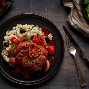 Osso bucco de porc à la tomate et olives noires, riz sauvage parfumé aux fruits secs